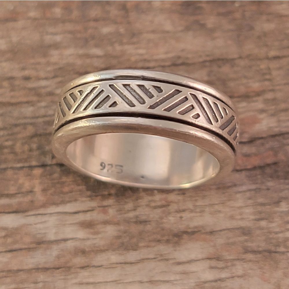 Vintage Sterling Silver Spinner Ring With Decorative Black Antiquing Sz 8 - Picture 2 of 8